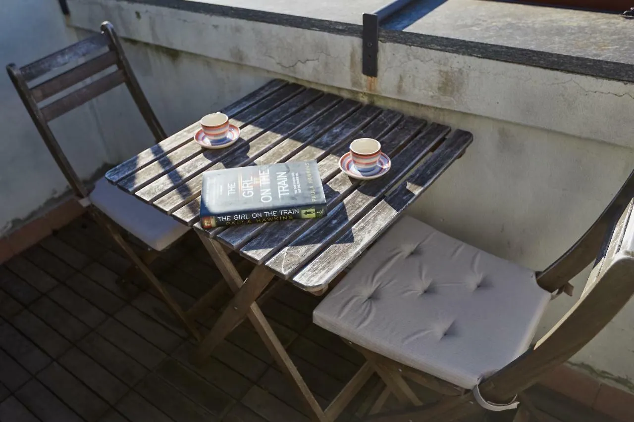 Apartment Guesthost - Studio Con Balcone Per 2 Persone Italy