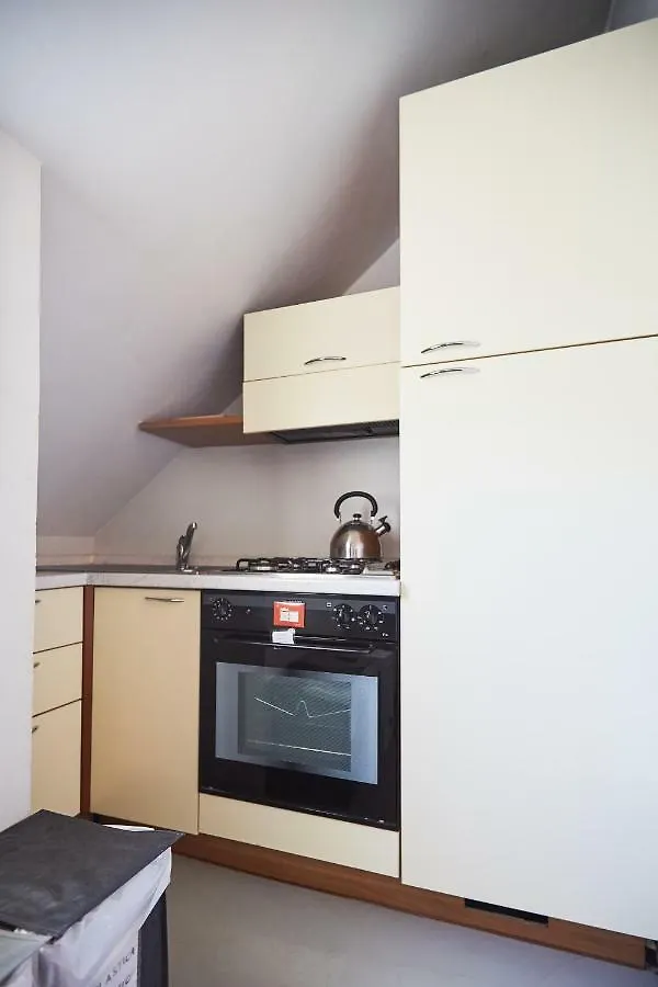 Guesthost - Studio Con Balcone Per 2 Persone 0*, Milan