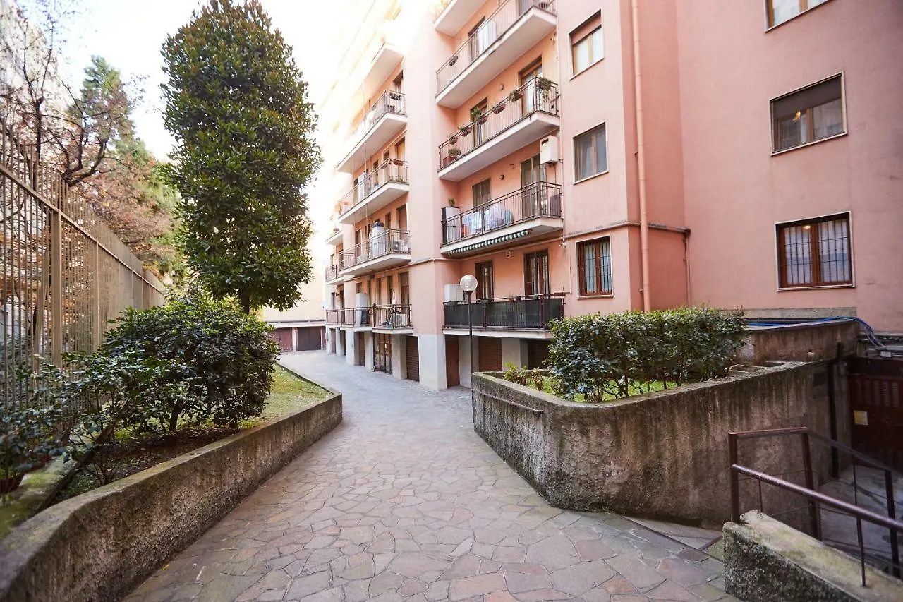 Guesthost - Studio Con Balcone Per 2 Persone 0*, Milan Italy