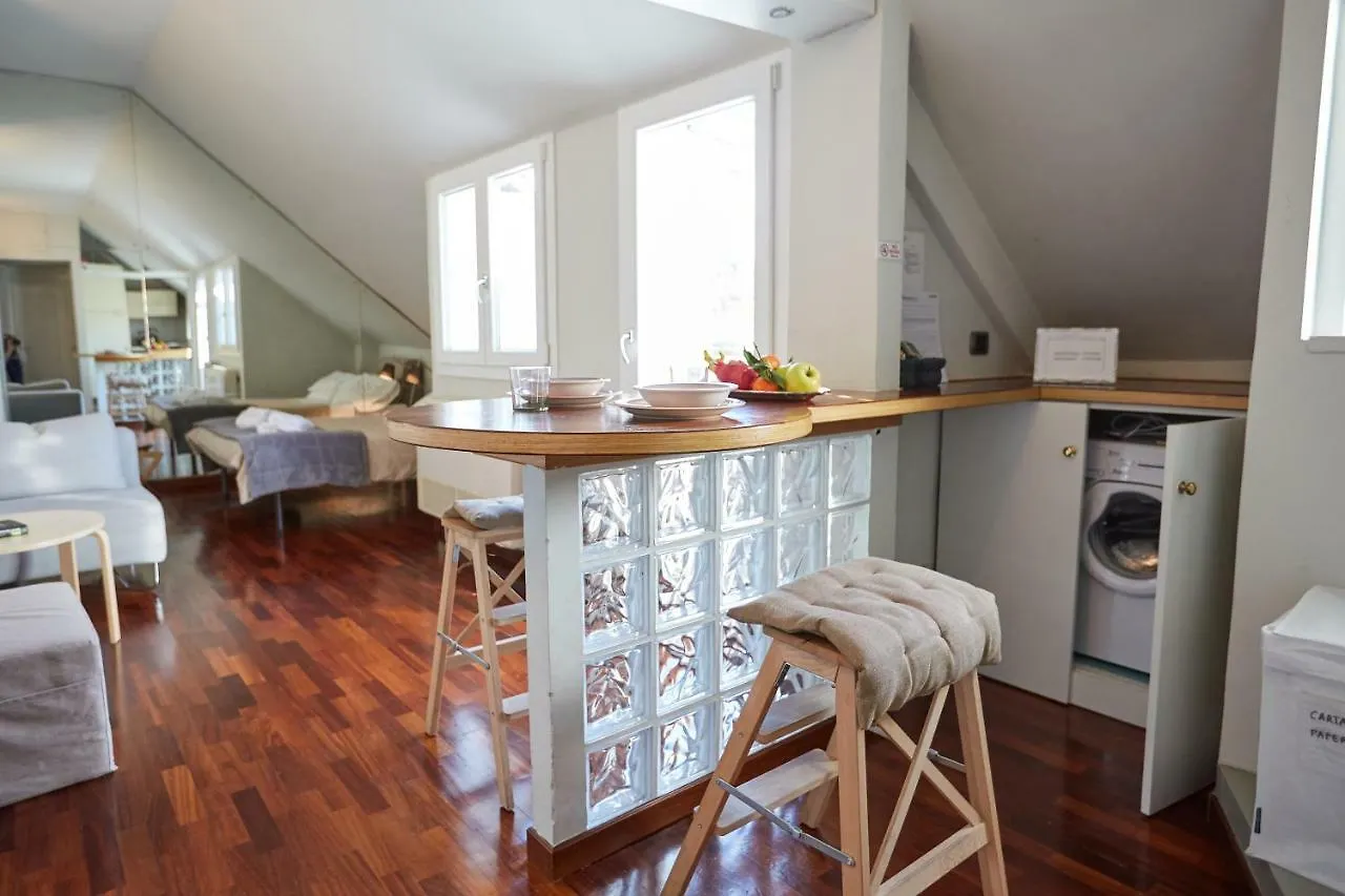 Apartment Guesthost - Studio Con Balcone Per 2 Persone Italy